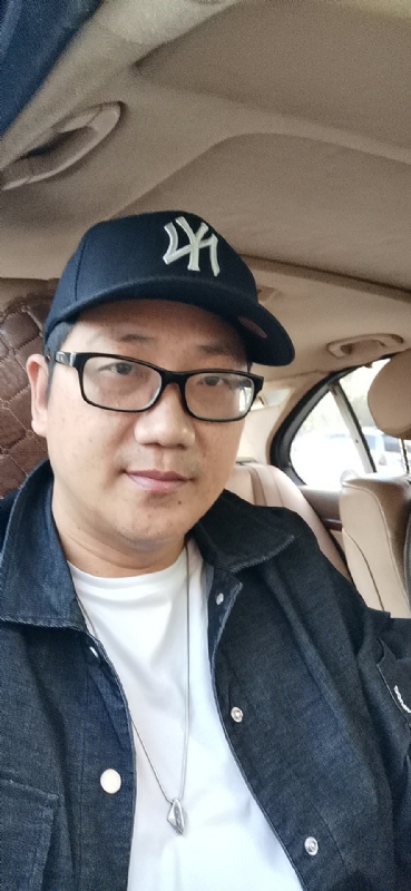 拥抱幸福的第一张照片--屏南征婚网